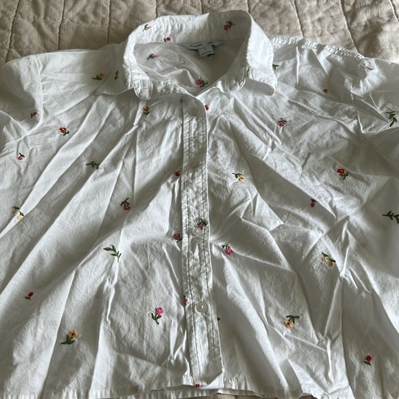 Old Navy Long Sleeve Cropped Button Up - Picture 3 of 10